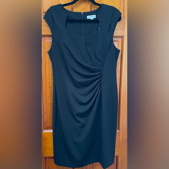 Calvin Klein CK Women’s Cap Sleeve Ruched Notched Neck Sheath Black Dress - Picture 7 of 10